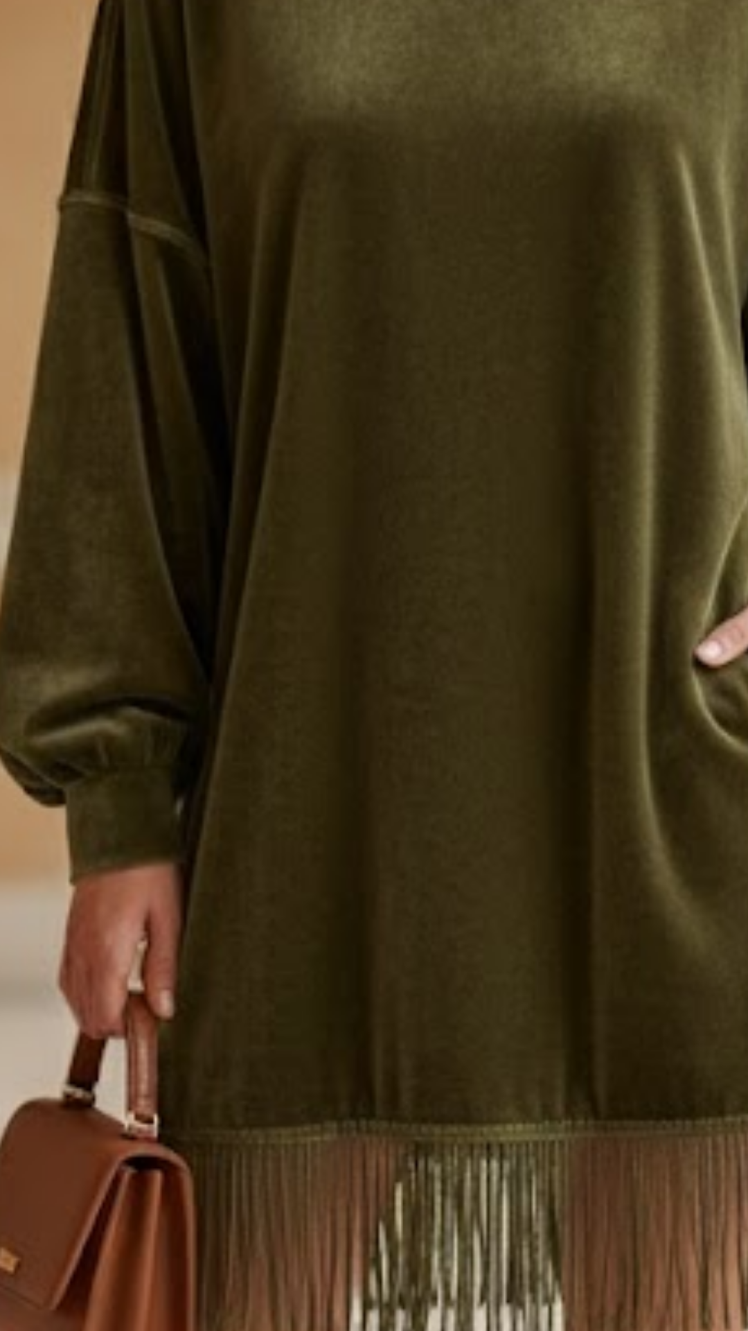 ANA | Vestido de ante con cuello alto y flecos